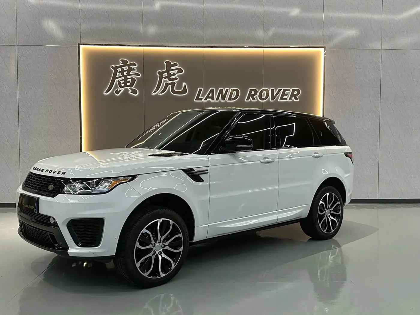 Land Rover Range Rover Sport 2016 — Photo 1/20