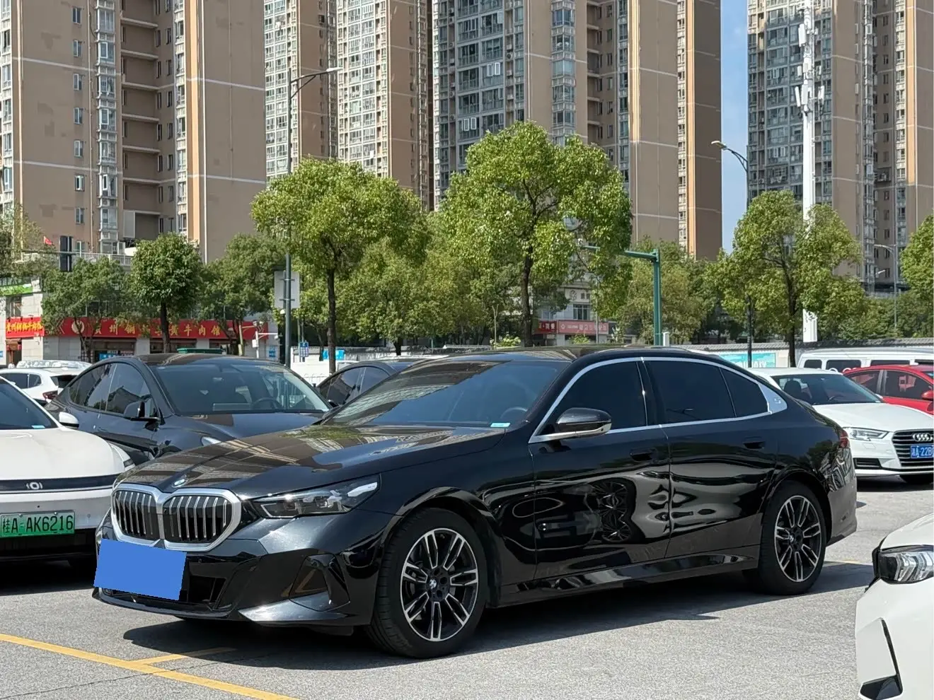 BMW 5 Series 2025 — Photo 1/8