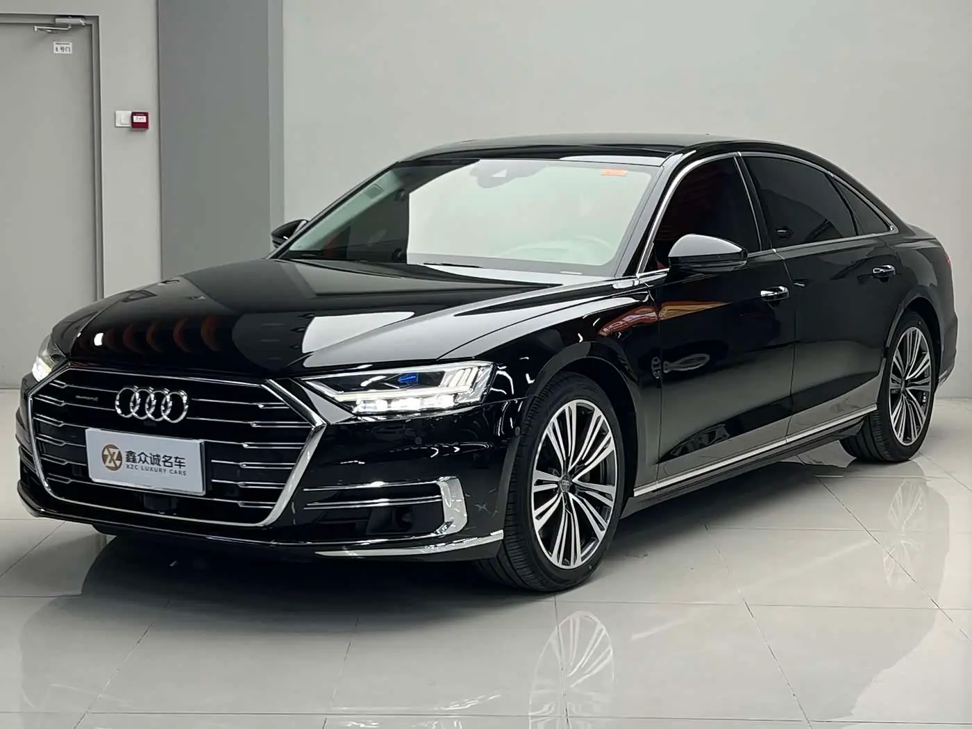 Audi A8 2019 — Фото 3/19