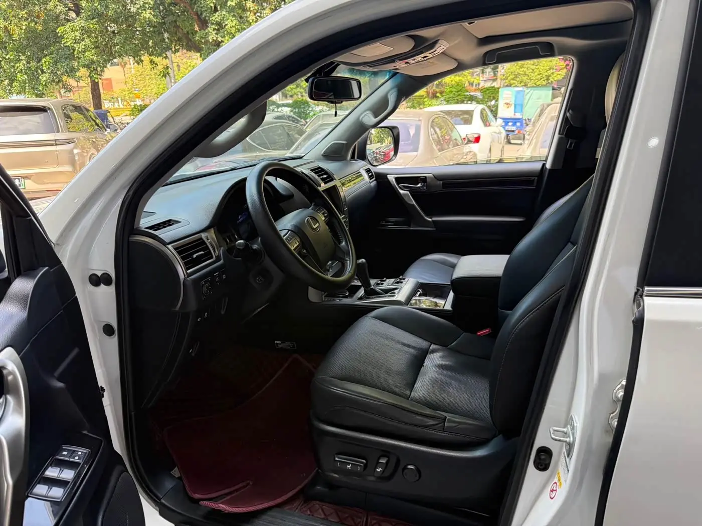 Lexus GX 2015 — Photo 4/17
