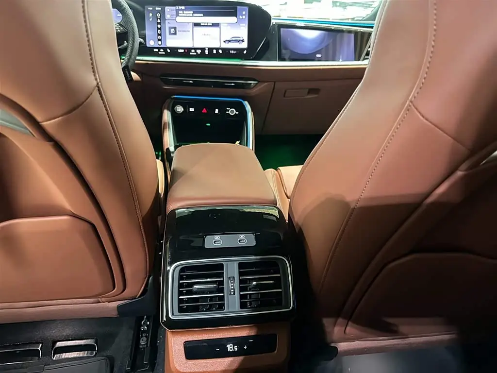 Audi Q5L 2025 — Photo 13/17