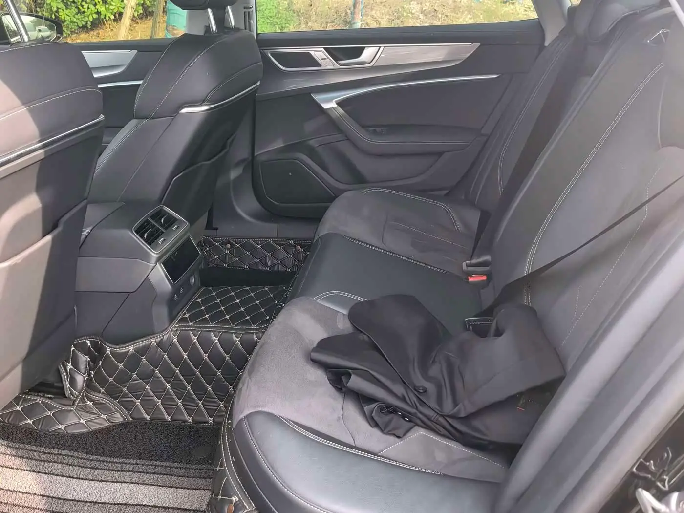 Audi A7L 2025 — Photo 8/8