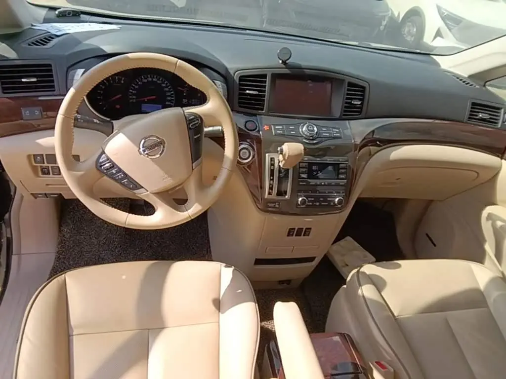 Nissan Quest 2016 — Photo 9/19