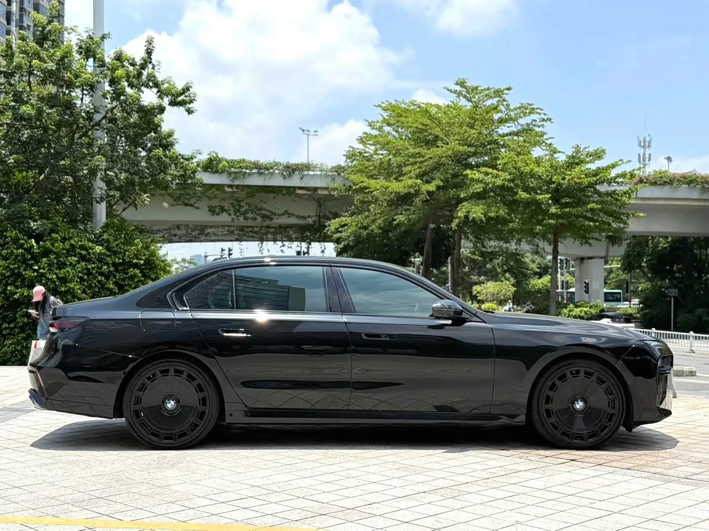 BMW 7 Series 2024 — Photo 14/17