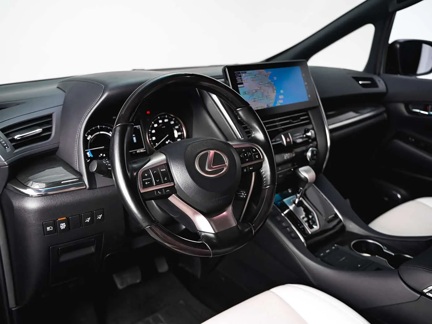 Lexus LM 2021 — Photo 7/20