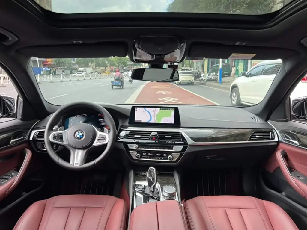 BMW 5 Series 2020 — Photo 8/11