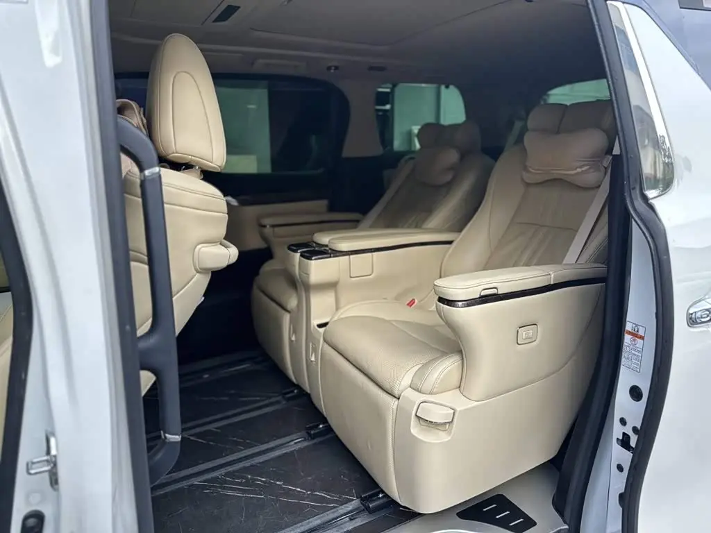 Toyota Vellfire 2021 — Photo 9/14