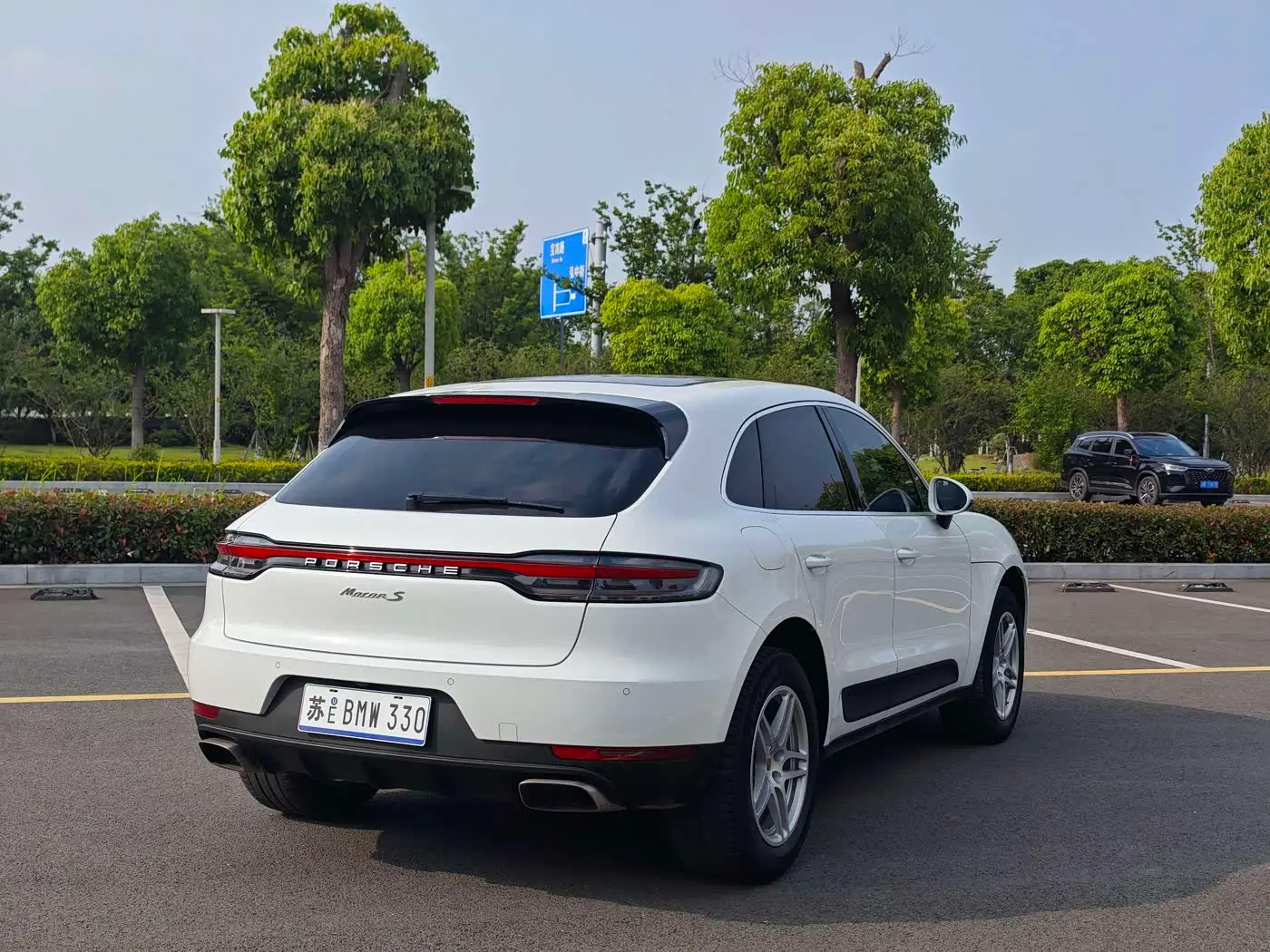 Porsche Macan 2020 — Фото 14/15
