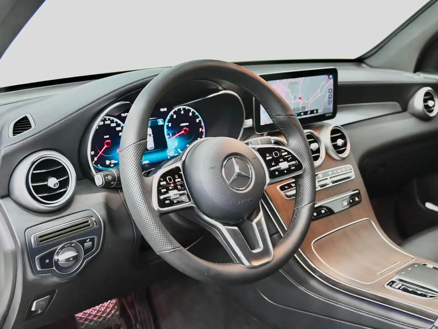 Mercedes-Benz GLC 2021 — Photo 18/20