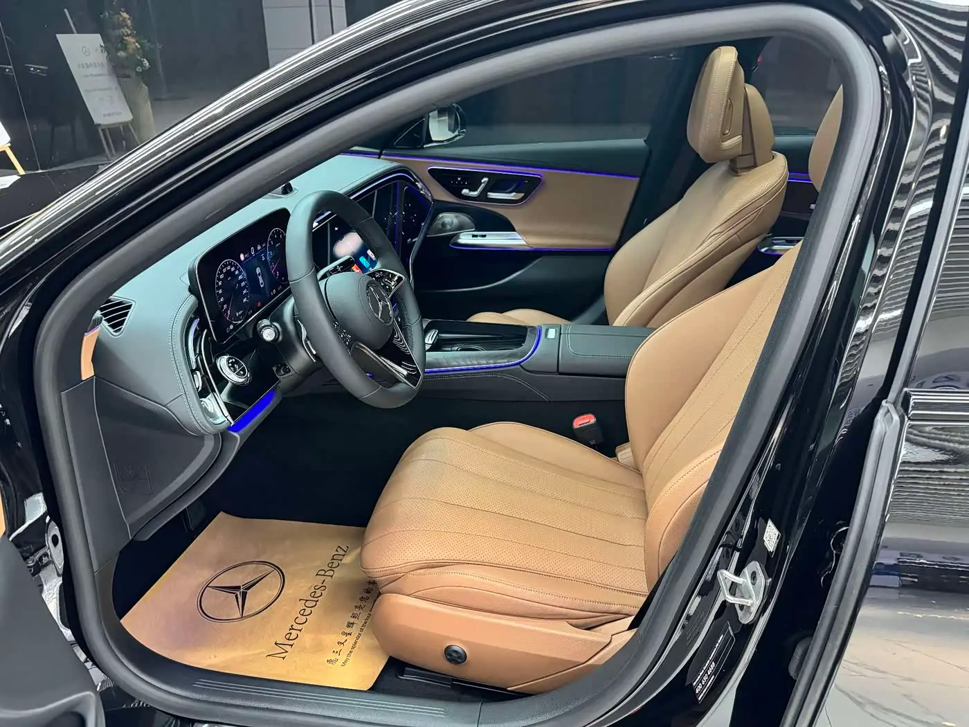 Mercedes-Benz E-Class 2024 — Photo 9/16