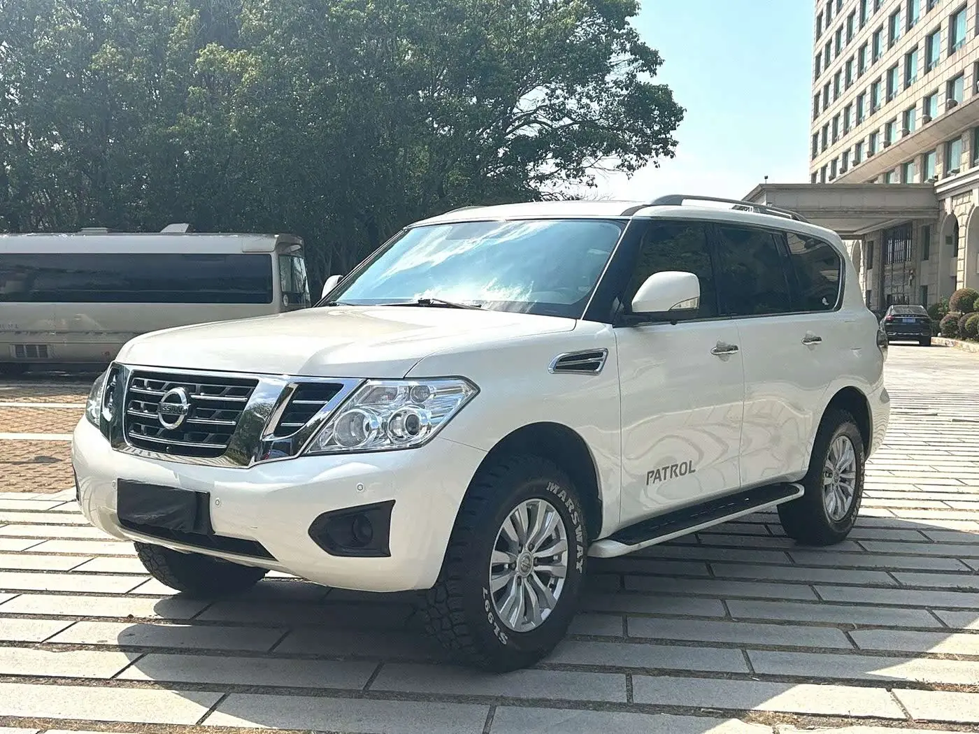Nissan Patrol 2020 — Фото 1/9