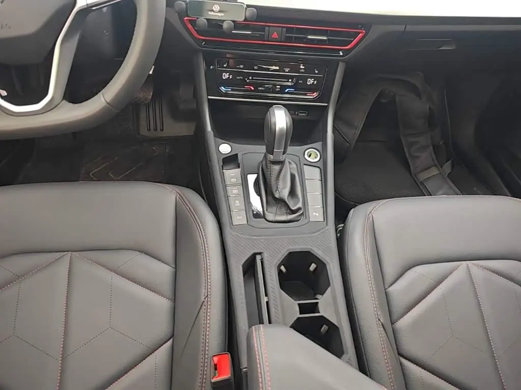 Volkswagen Lavida 2024 — Photo 13/19