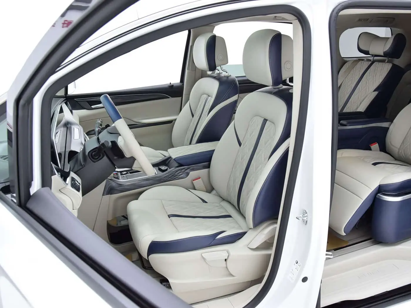Buick GL8 2021 — ფოტო 17/20