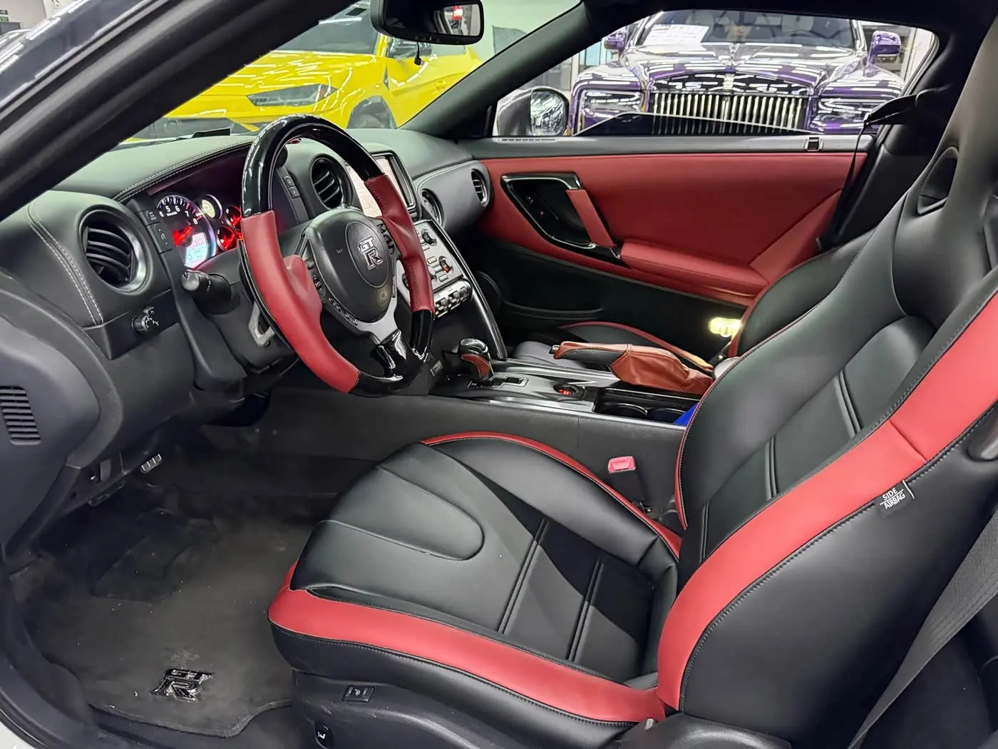Nissan GT-R 2014 — ფოტო 4/13