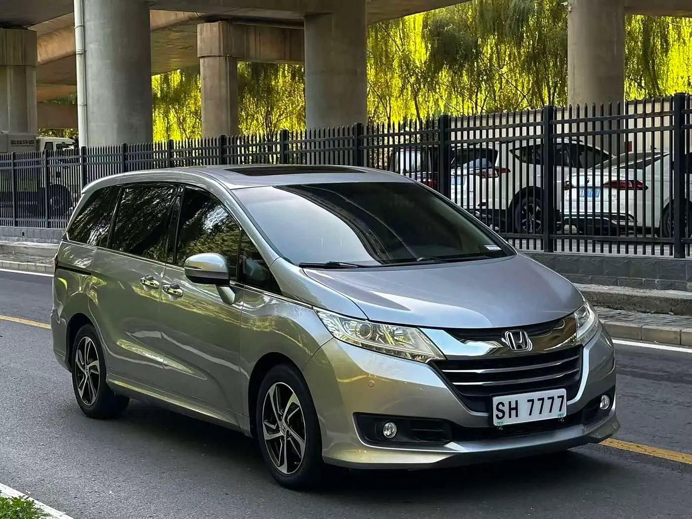Honda Odyssey 2018 — Фото 6/16