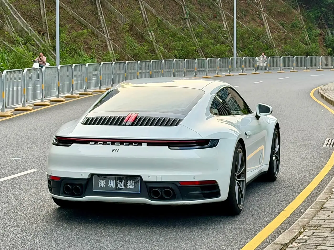 Porsche 911 2022 — Фото 4/15