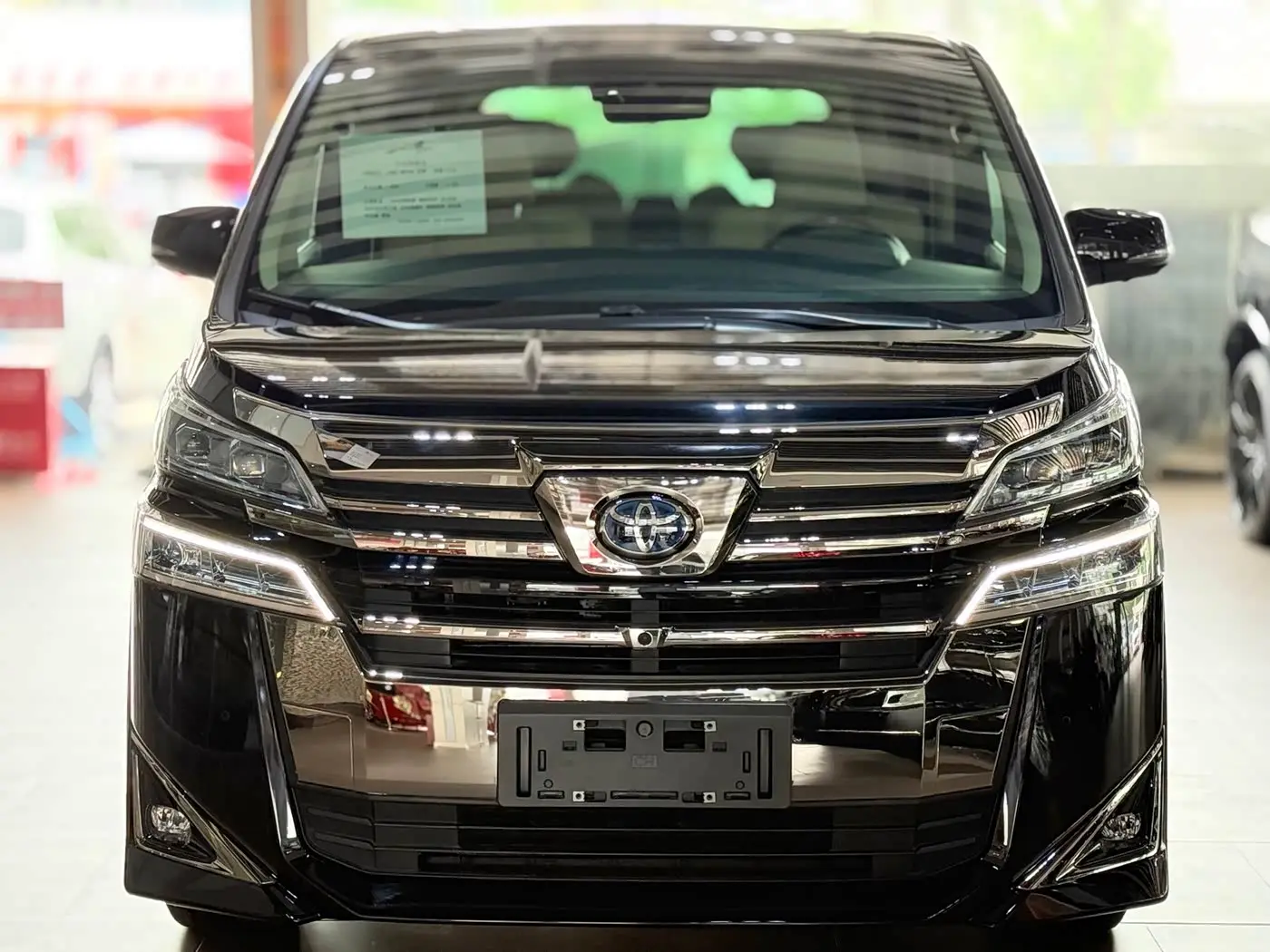 Toyota Vellfire 2020 — Фото 2/20