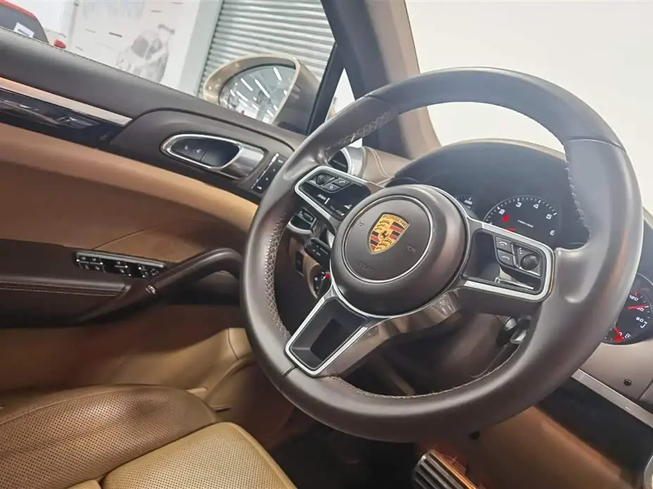 Porsche Cayenne 2018 — Photo 10/19