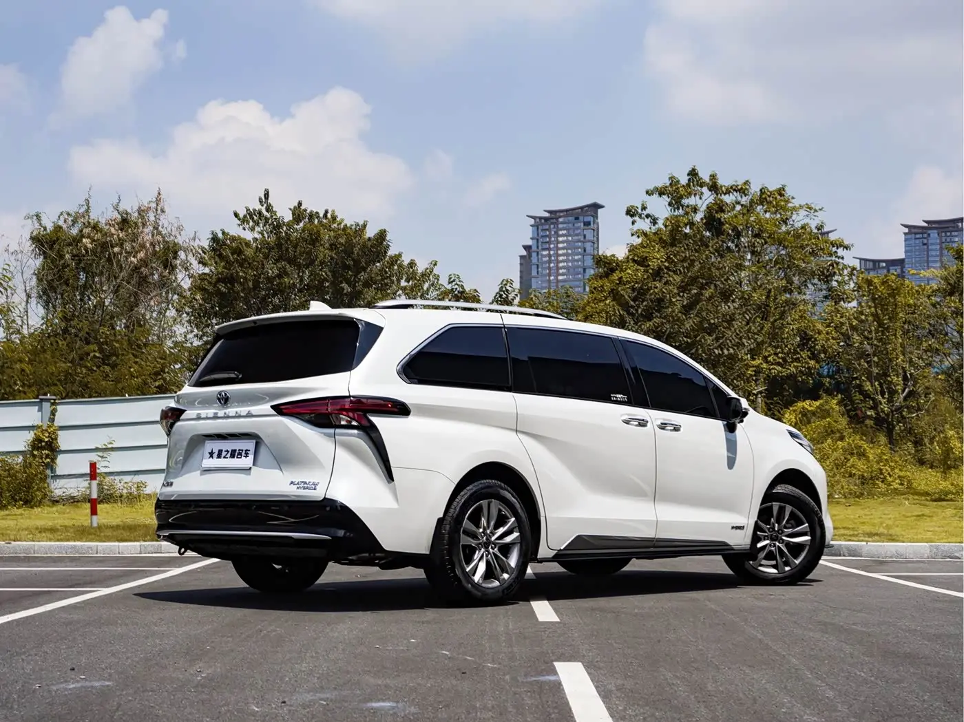 Toyota Sienna 2022 — Photo 6/20