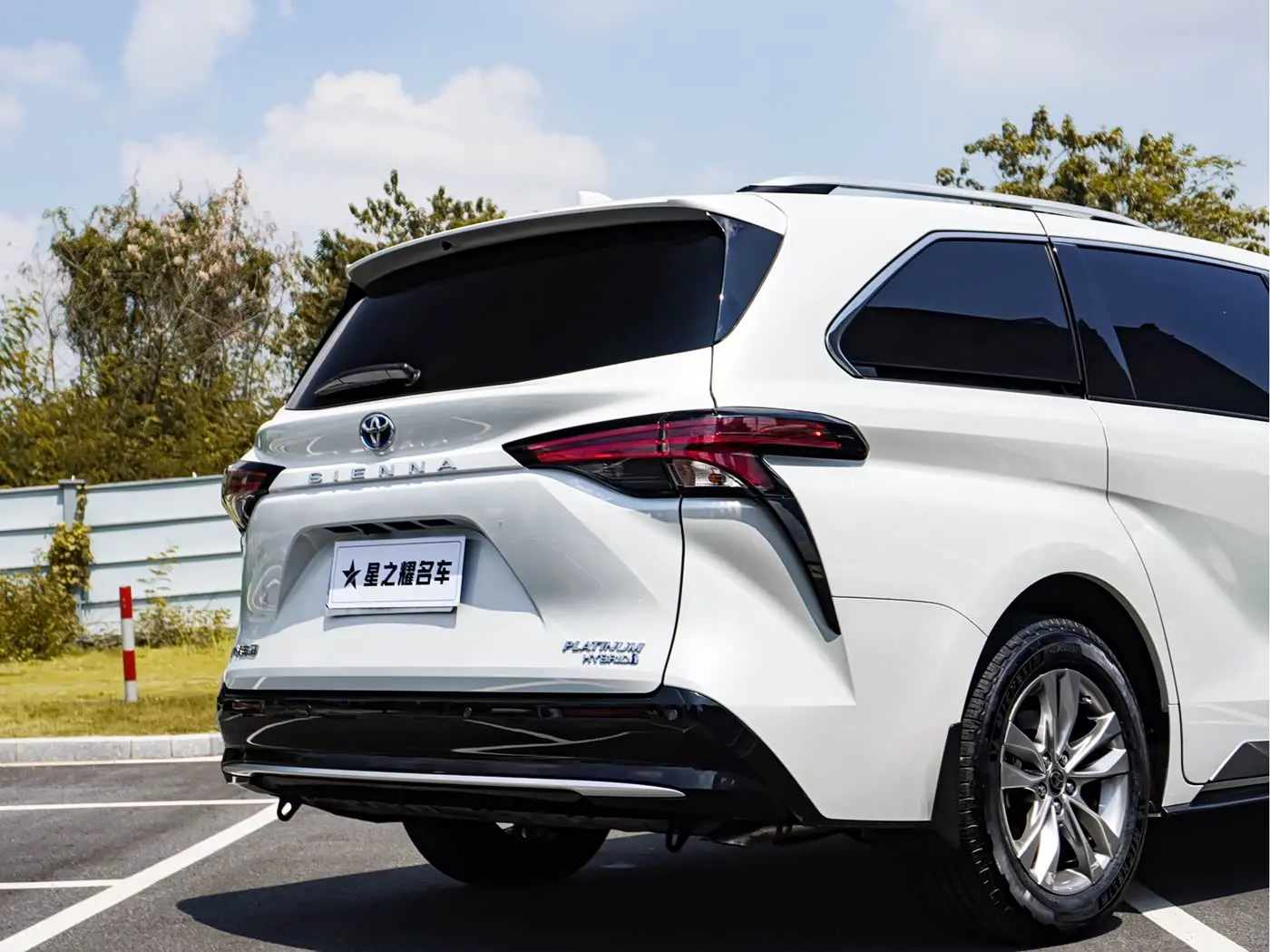 Toyota Sienna 2022 — Photo 7/20