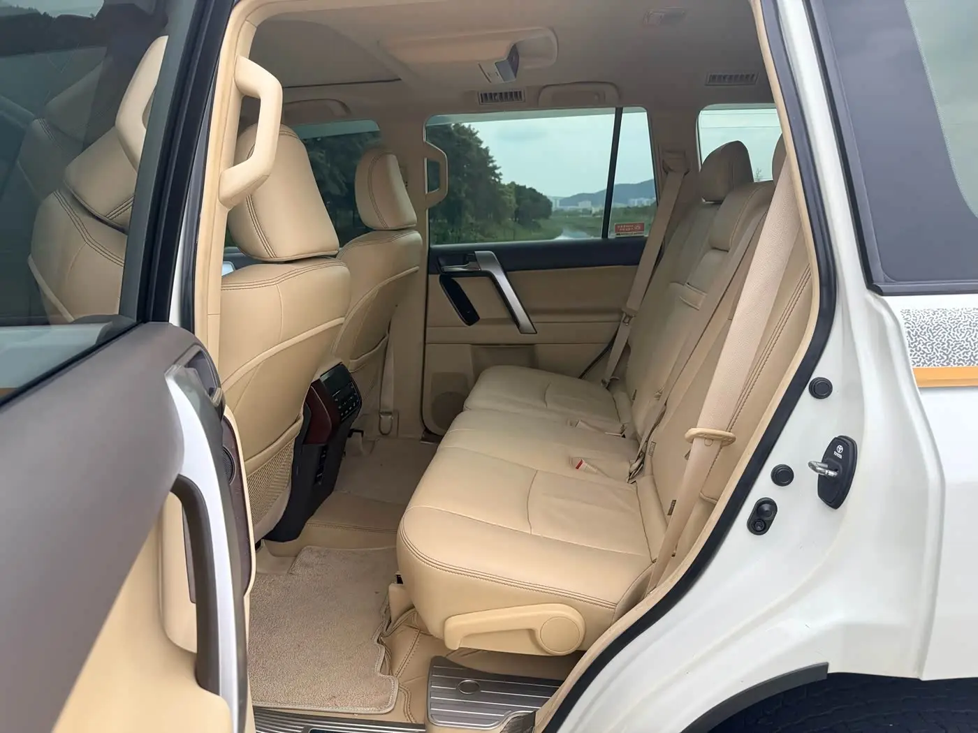 Toyota Prado 2016 — Photo 8/20