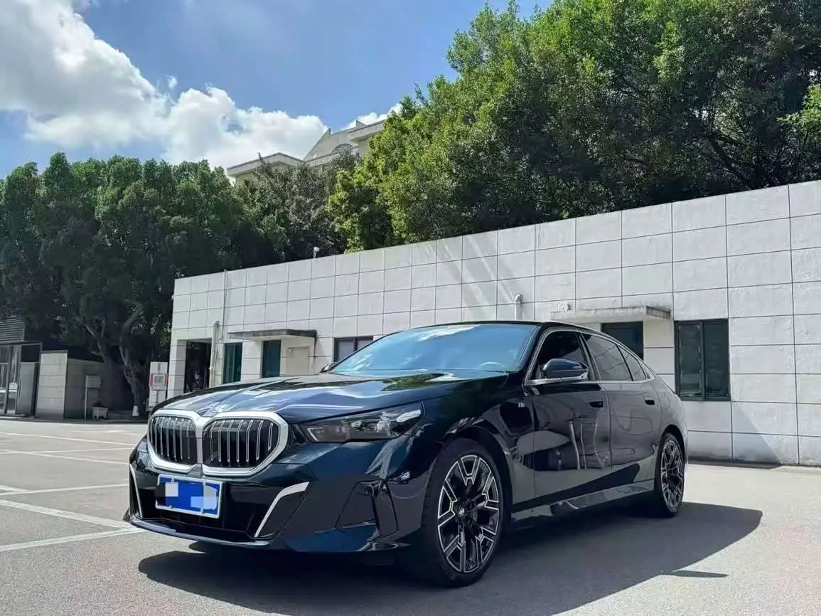 BMW 5 Series, 2024