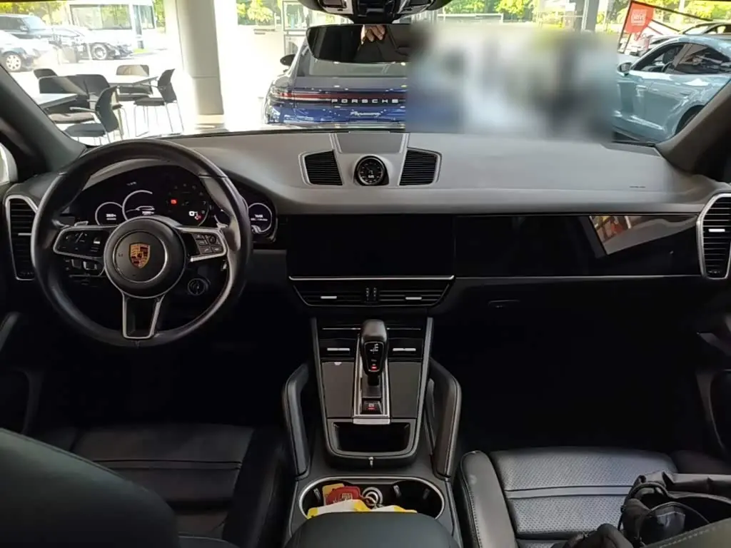 Porsche Cayenne 2022 — Photo 16/20