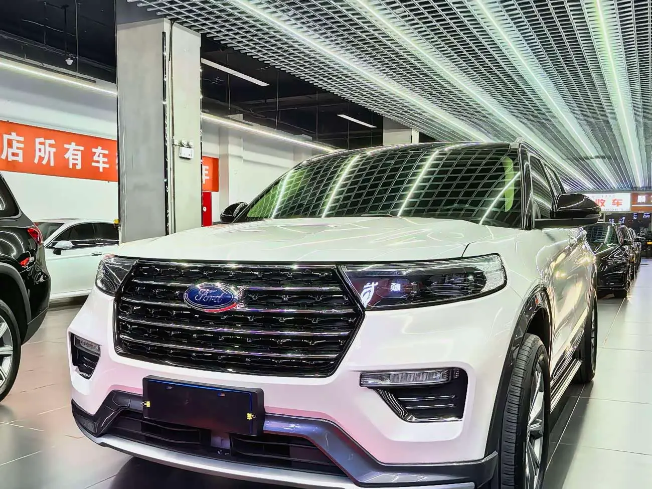 Ford Explorer 2020 — ფოტო 1/9