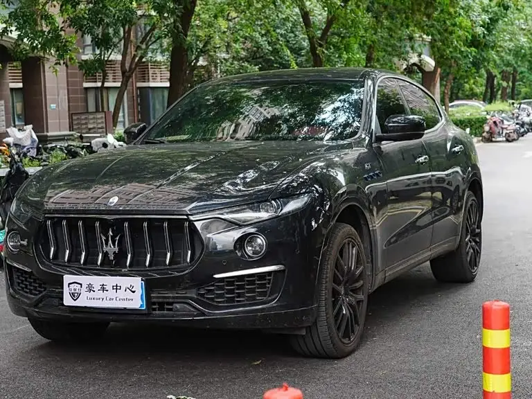 Maserati Levante 2021 — Фото 8/19