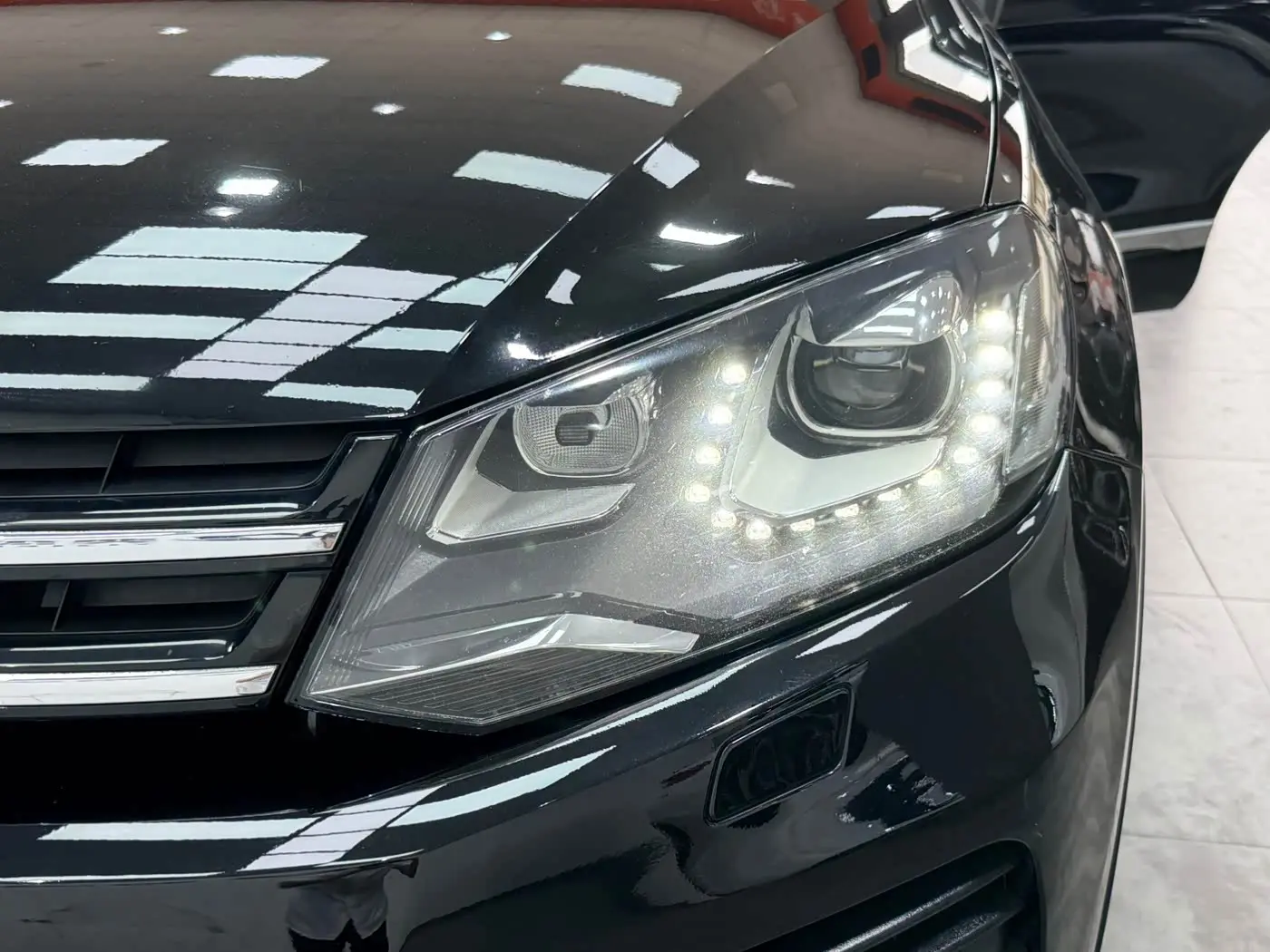 Volkswagen Touareg 2012 — Photo 17/18