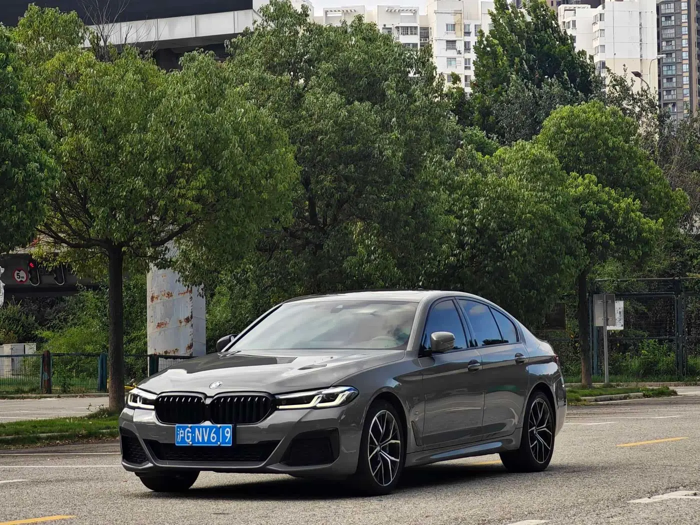 BMW 5 Series 2022 — Photo 1/9