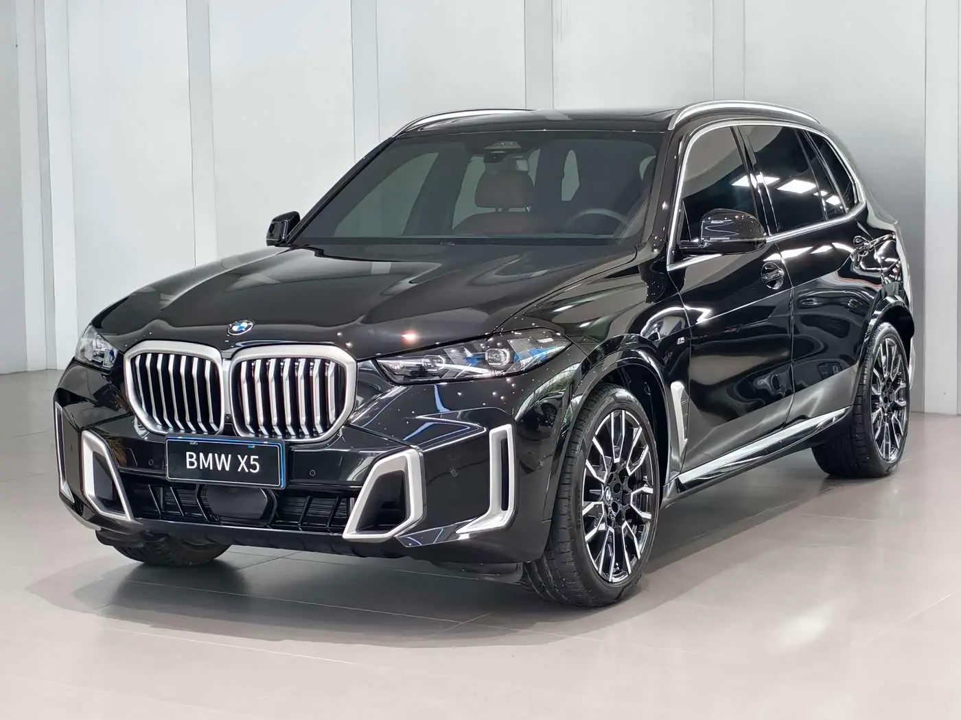BMW X5 2024 — Фото 1/20