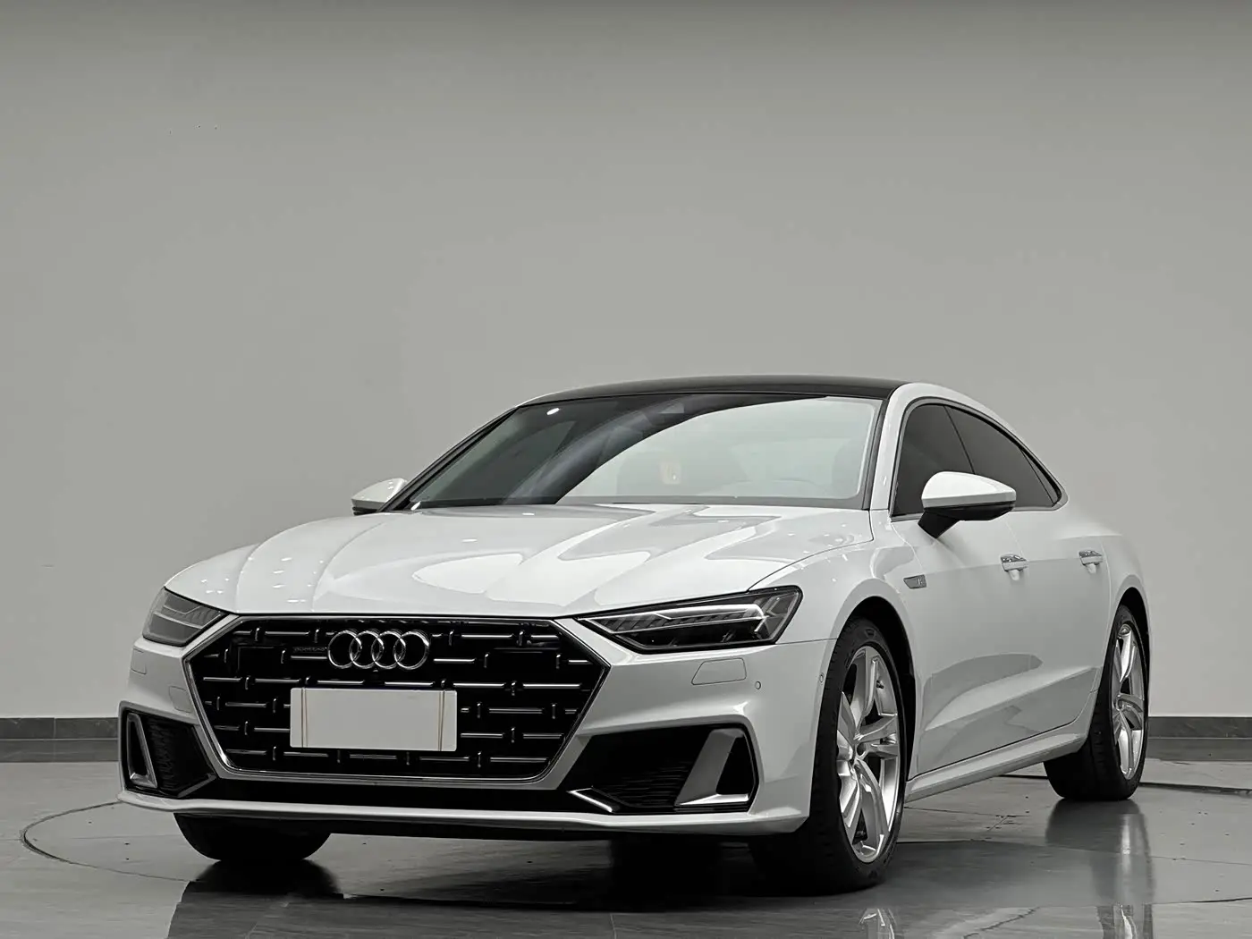 Audi A7L 2023 — Фото 1/20