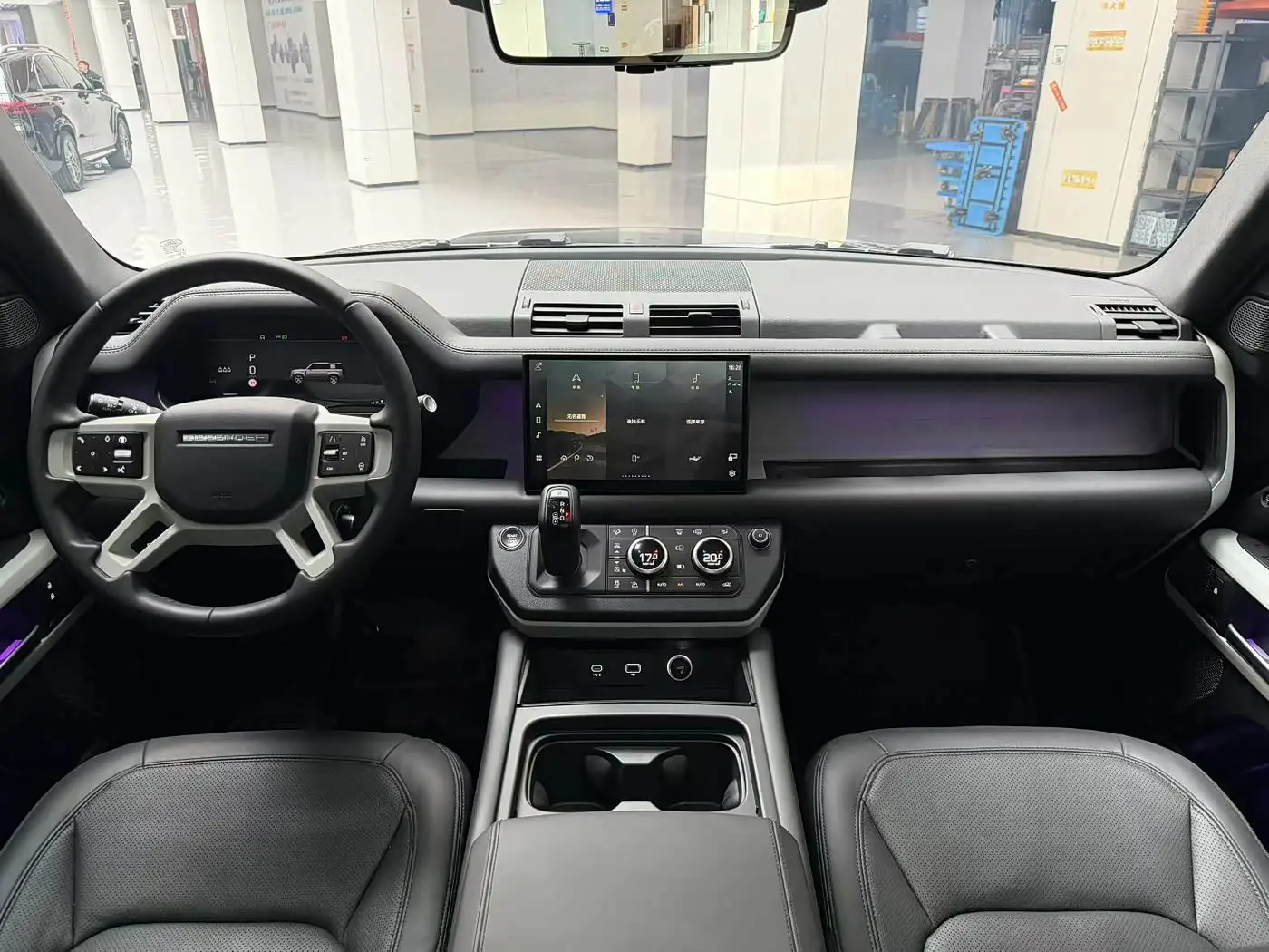 Land Rover Defender 2024 — Photo 7/9