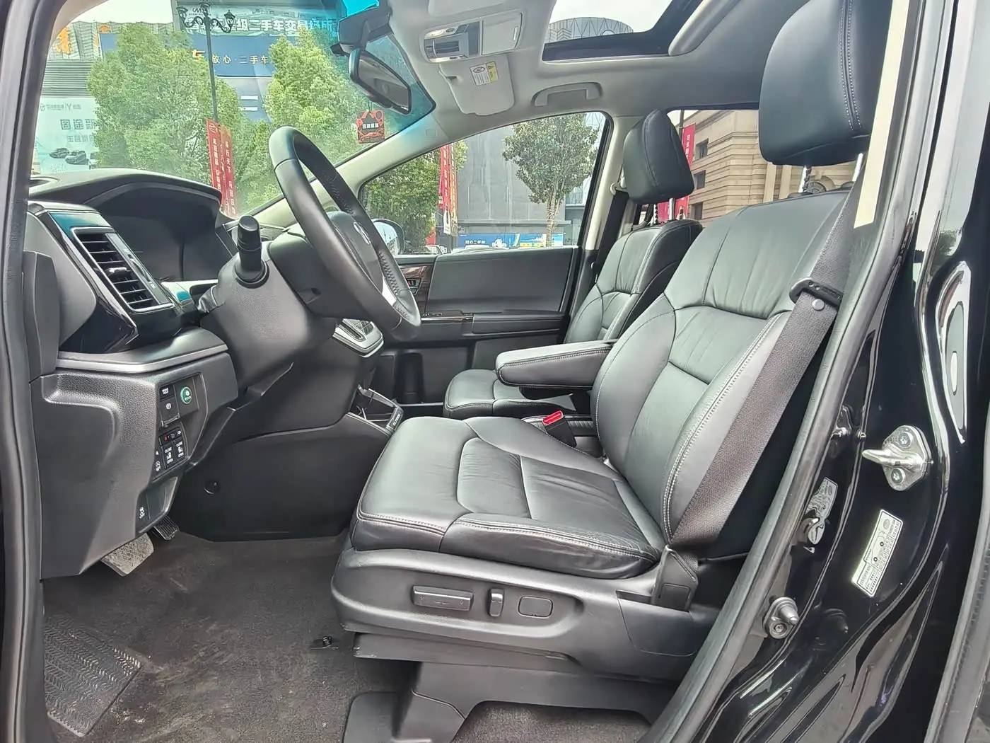 Honda Elysion 2018 — ფოტო 13/20