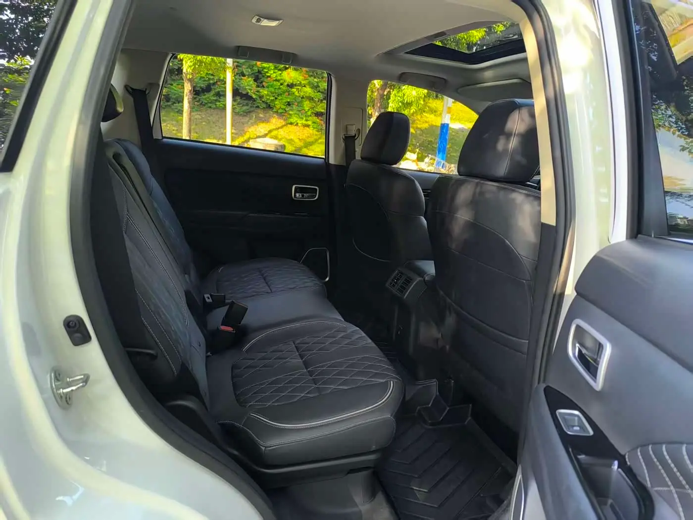 Mitsubishi Outlander 2021 — Photo 12/18