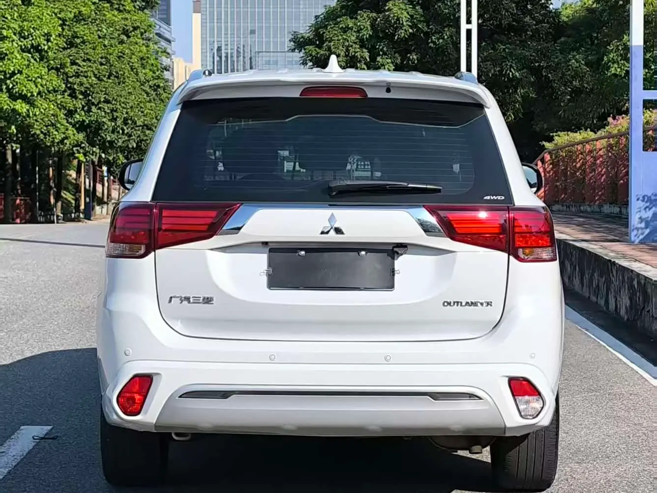 Mitsubishi Outlander 2021 — Photo 7/18