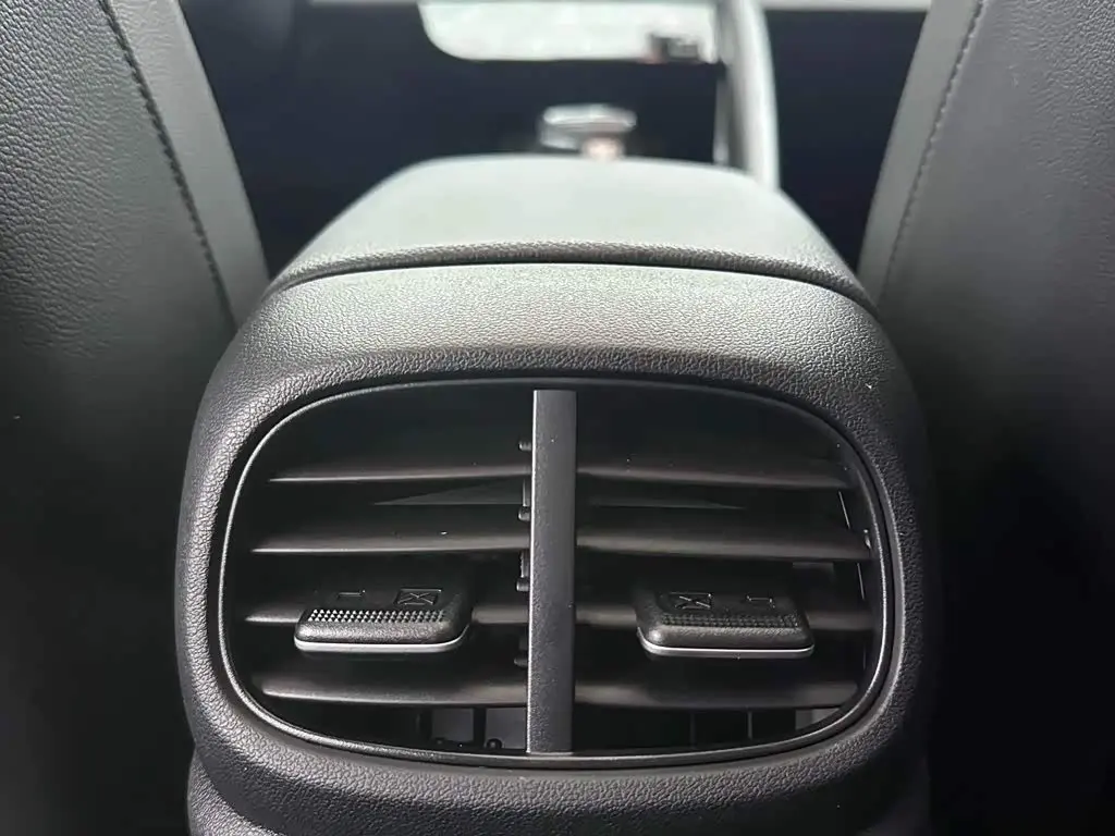 Hyundai Elantra 2023 — Photo 14/18