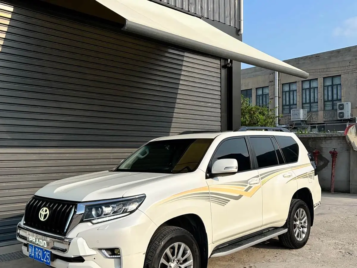 Toyota Prado 2018 — Photo 2/14