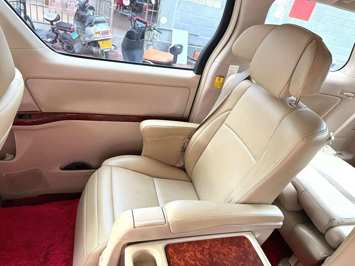 Toyota Alphard 2011 — Фото 14/15