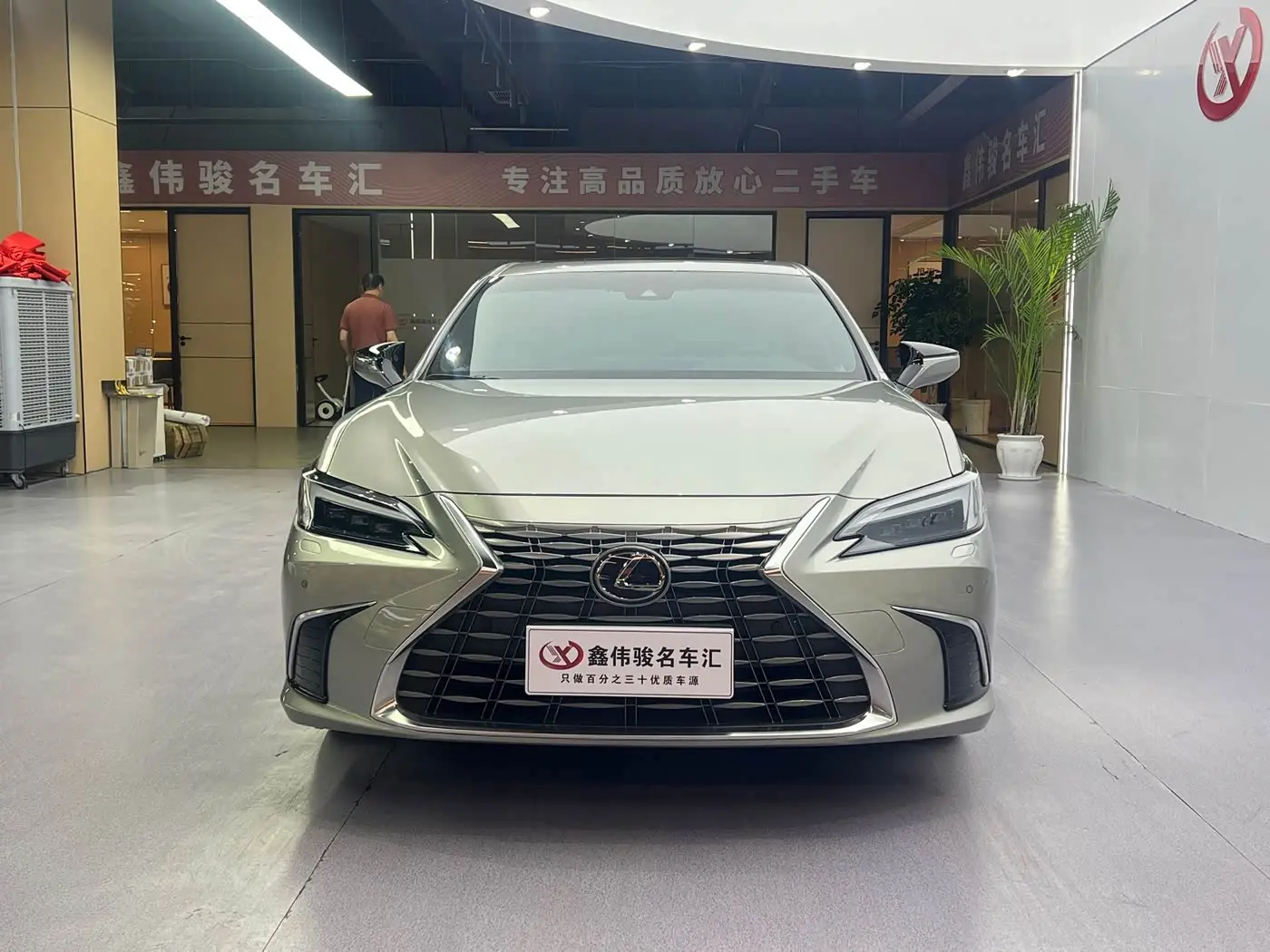 Lexus ES 2025 — Фото 3/17
