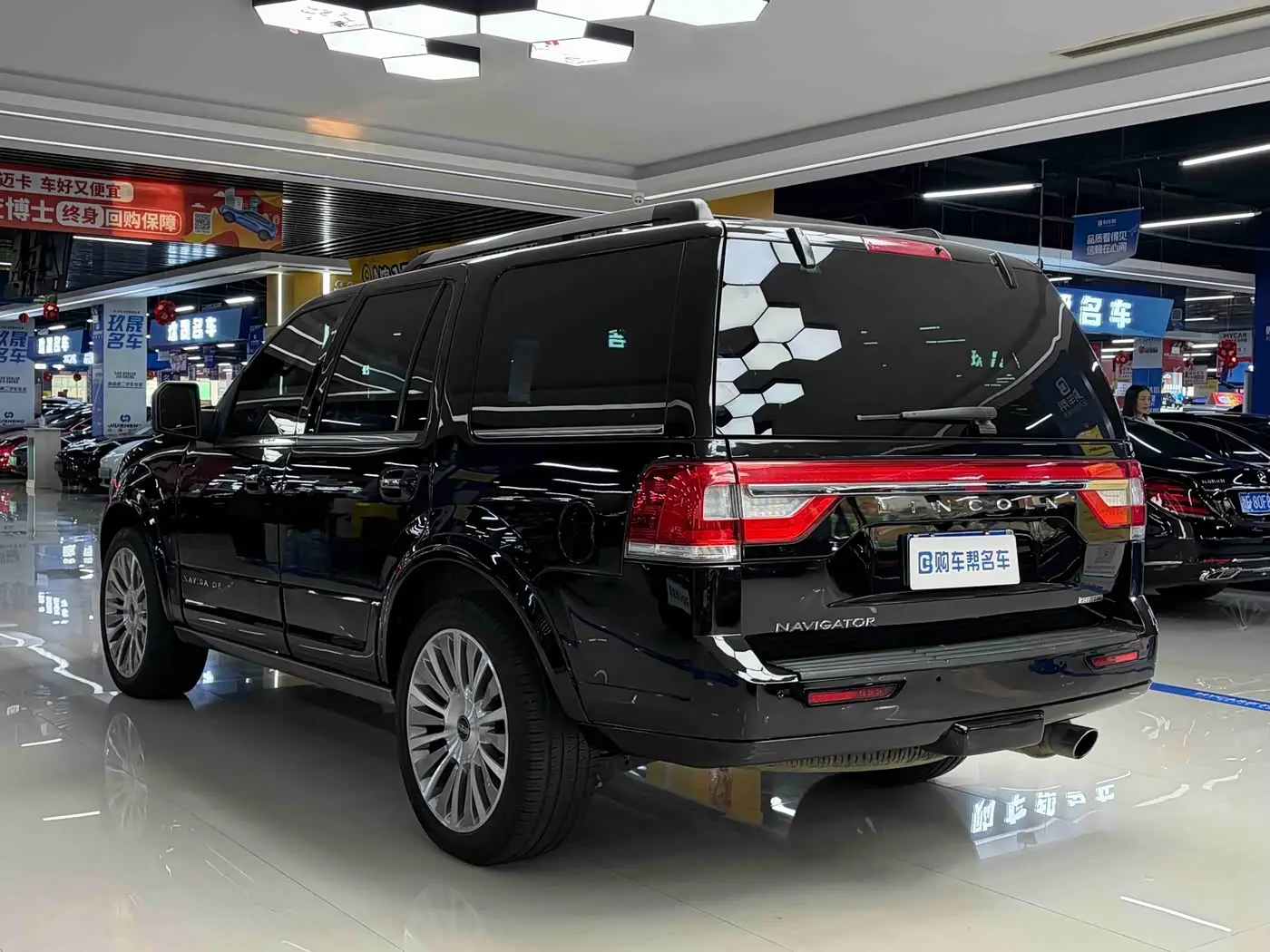 Lincoln Navigator 2016 — ფოტო 18/18
