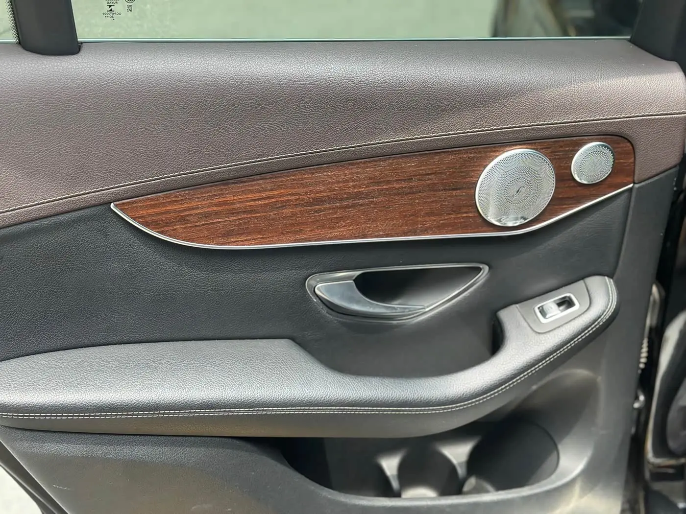 Mercedes-Benz GLC 2020 — Photo 8/20