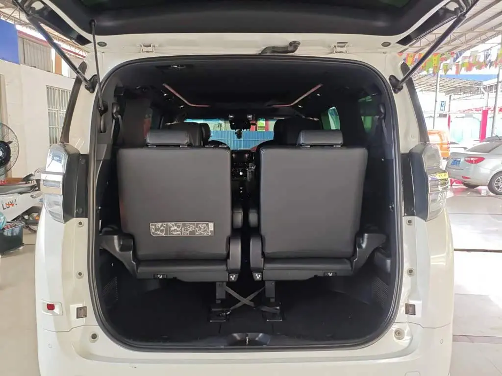 Toyota Vellfire 2020 — Photo 9/10