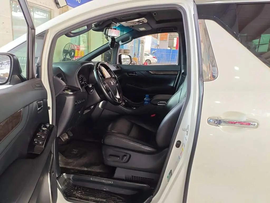 Toyota Vellfire 2020 — Photo 6/10