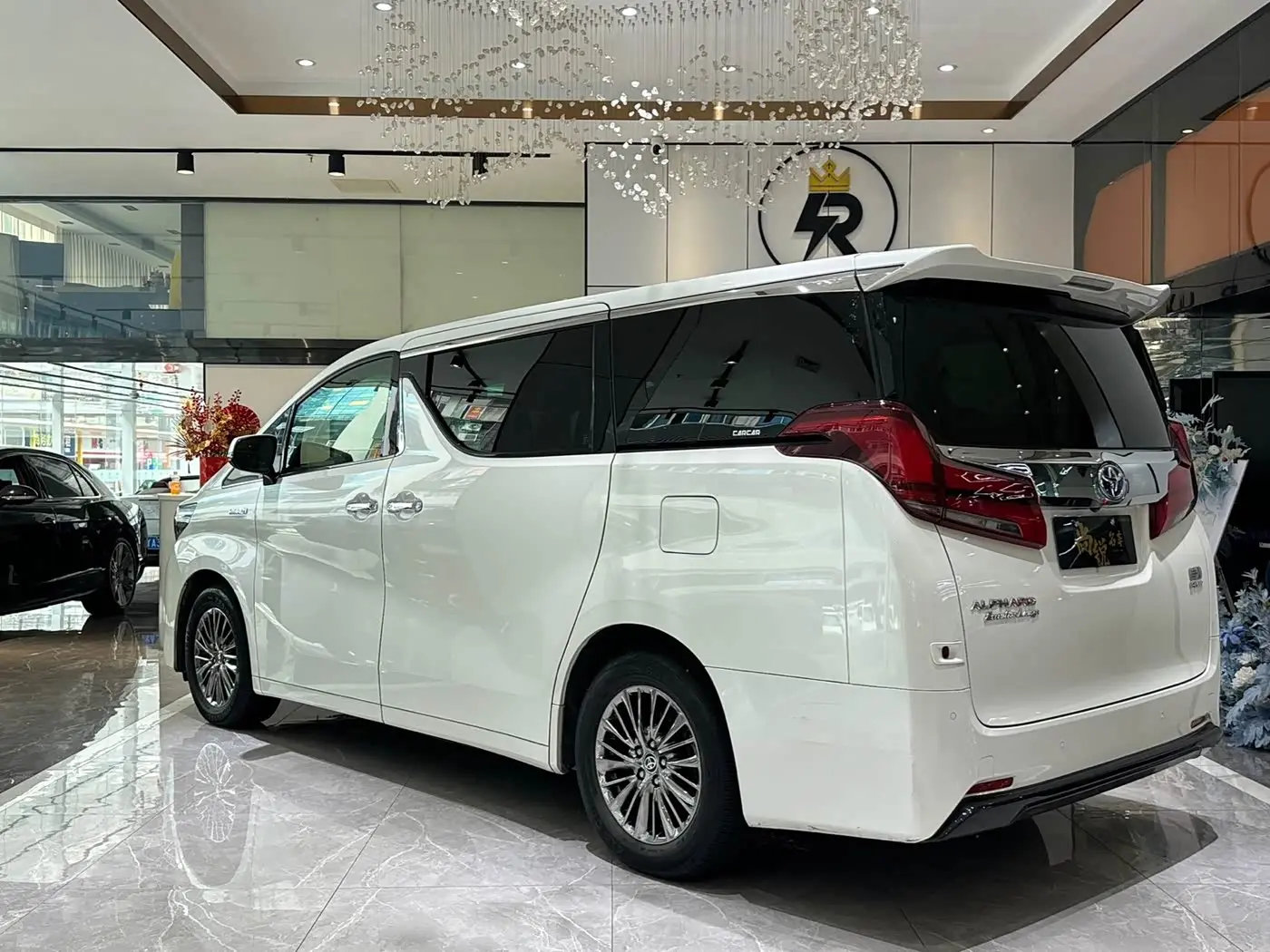 Toyota Alphard 2019 — Photo 13/13