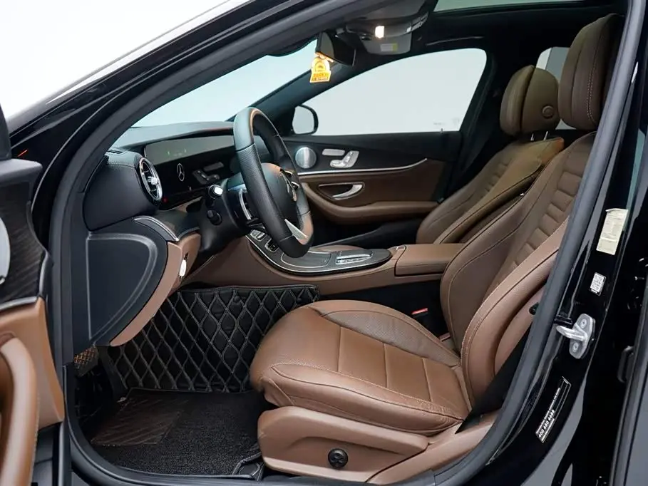 Mercedes-Benz E-Class 2021 — Photo 3/20