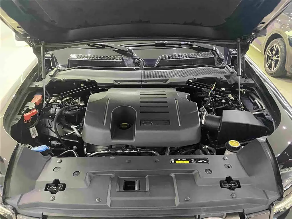 Land Rover Defender 2022 — Photo 14/17