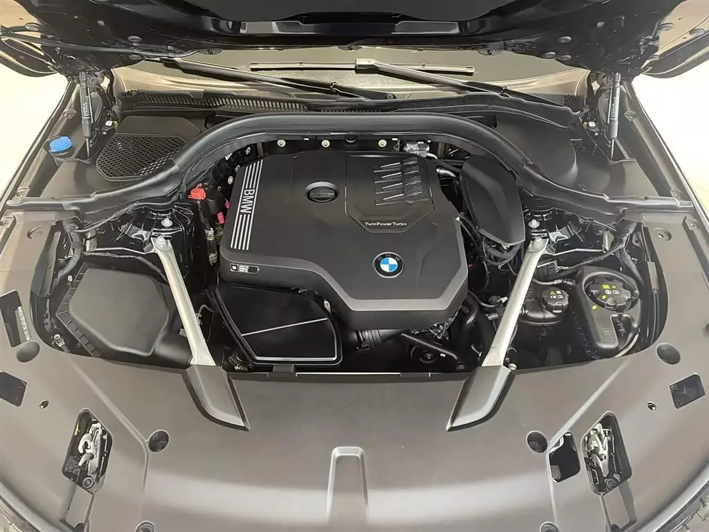 BMW 6 Series GT 2023 — Şəkil 17/18