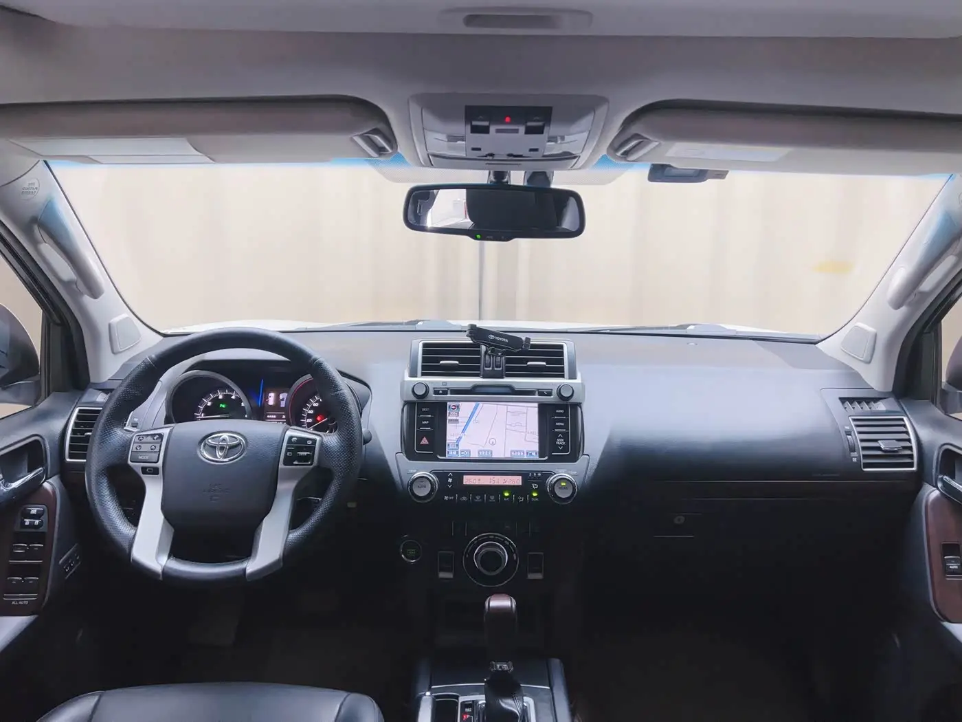 Toyota Prado 2015 — Şəkil 13/19